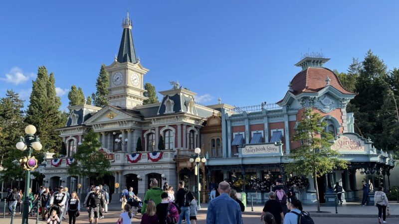 Disneyland Paris: Immersion In the Most Amazing Main Street, U.S.A.
